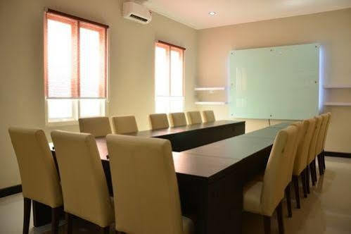 Chiaro Hotel Syariah Sidoarjo Esterno foto